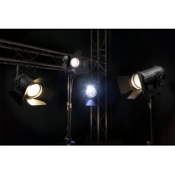 Reflektor teatralny ZOOM silnik LED biały 100W 3200K BeamZ BTF100Z