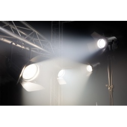 Reflektor teatralny ZOOM silnik LED biały 100W 3200K BeamZ BTF100Z